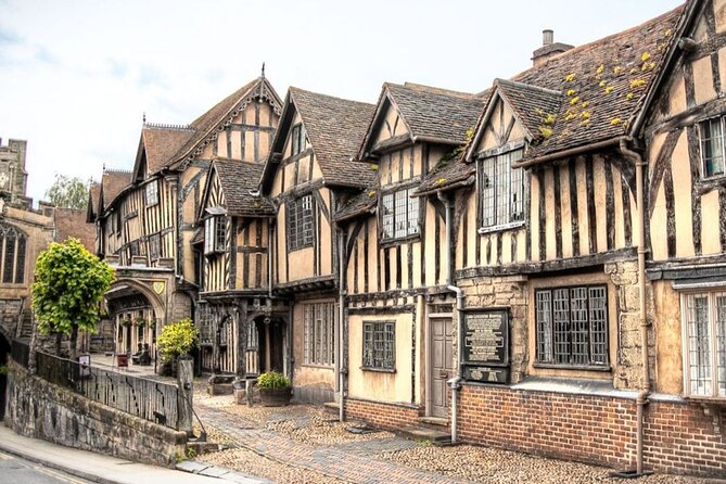Warwick Self-Guided Immersive Audio Walking Tour - Directions and Starting Point