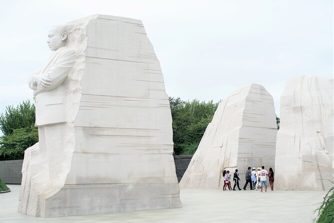 Washington DC Morning Monuments Guided City Tour With 8 Stops - Stop 1: Washington Monument