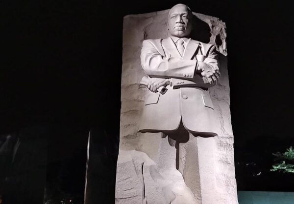 Washington DC: Shared Night Tour in Spanish or English - Tour Pickup and Drop-off