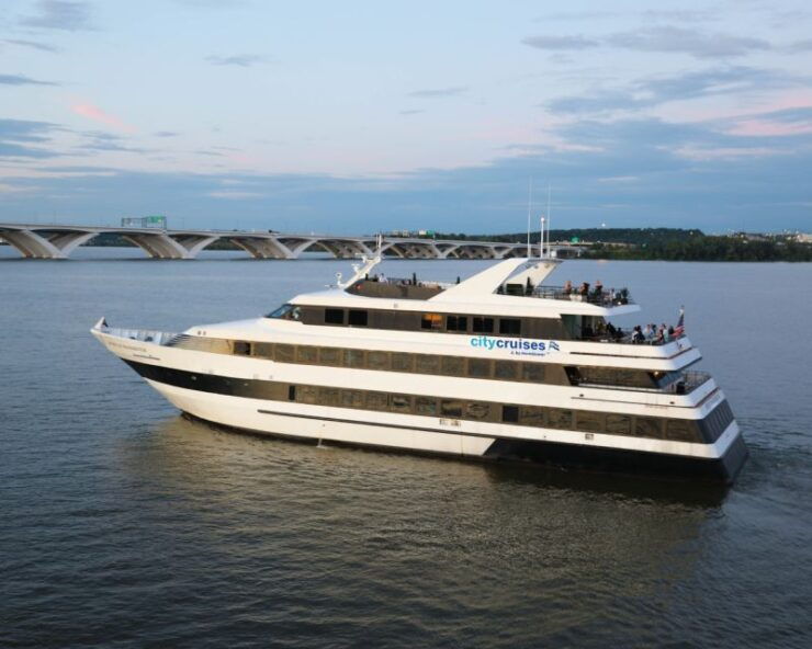 Washington DC: Thanksgiving Buffet Lunch River Cruise - Food and Beverage