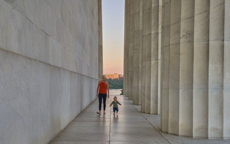 Washington: Family Portrait at Lincoln Memorial - Booking Details