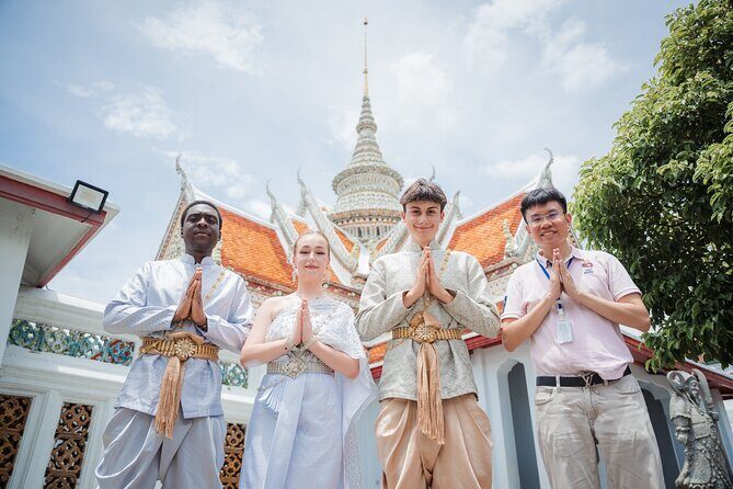 Wat Arun Private Tour with Thai Costume and DIY Coconut Pancakes - FAQs