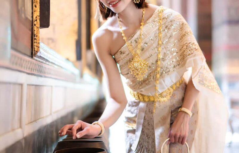 Wat Pho: Traditional Thai Costume Photoshoot - An In-Depth Look at the Wat Pho Traditional Costume Photoshoot