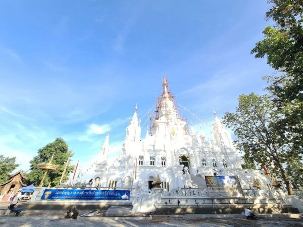 Wat Phra That Si Mueang Pong, a Holy Castle & Creek Cafe. - Tips for a Memorable Visit