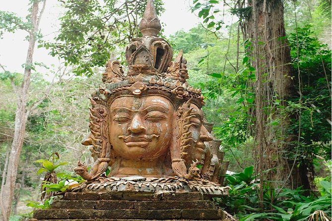 Wat Prathad Doi Suthep Sunrise Giving Alms to the Monks Private Tour - Food and Flowers