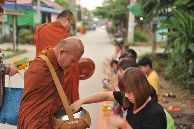Wat Prathad Doi Suthep Sunrise Giving Alms to the Monks Private Tour - Tour Guide Services