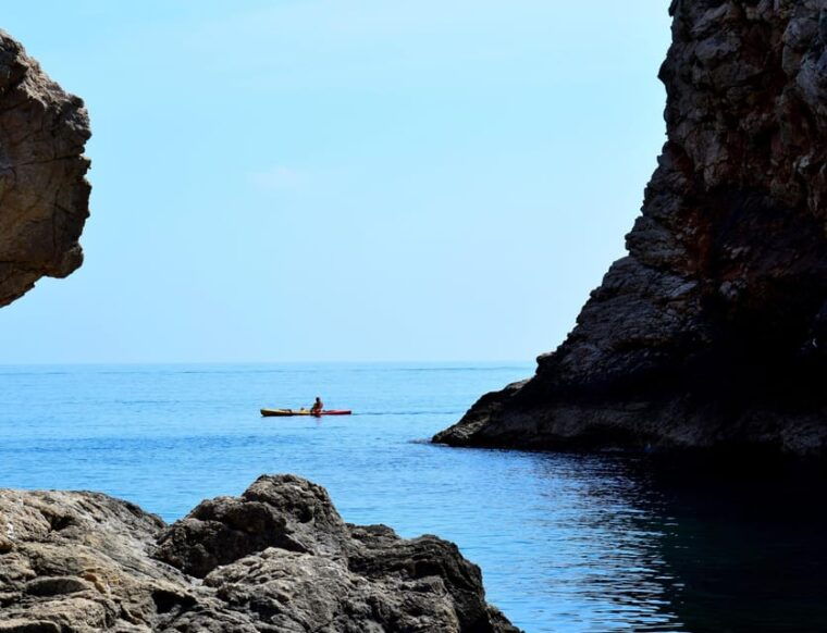 Water activity, kayak tours with a guide, cliff jumping - The Guides and Experience Atmosphere