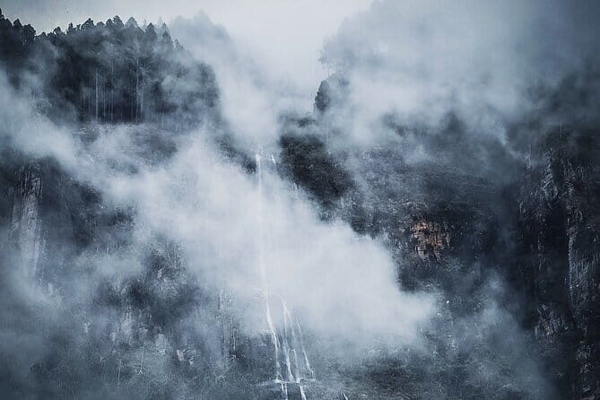 Waterfall Hunting- Bambarakanda & Lanka Falls + Natural Pool Bath - Good To Know