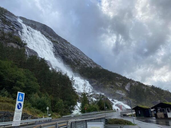 Watherfall Langfoss and Låtefossen - Highlights: Låtefossen Waterfall