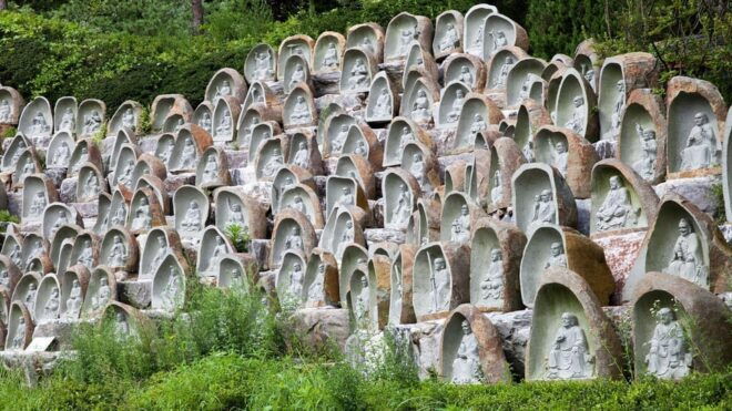 Waujeongsa Temple With Korean Folk Village Private Day Tour - Waujeongsa Temple Experience