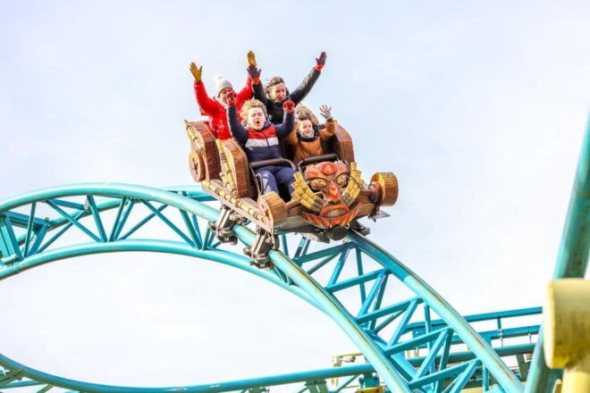 Wavre: Walibi Belgium Winter Entry Ticket - Selecting Participants and Date