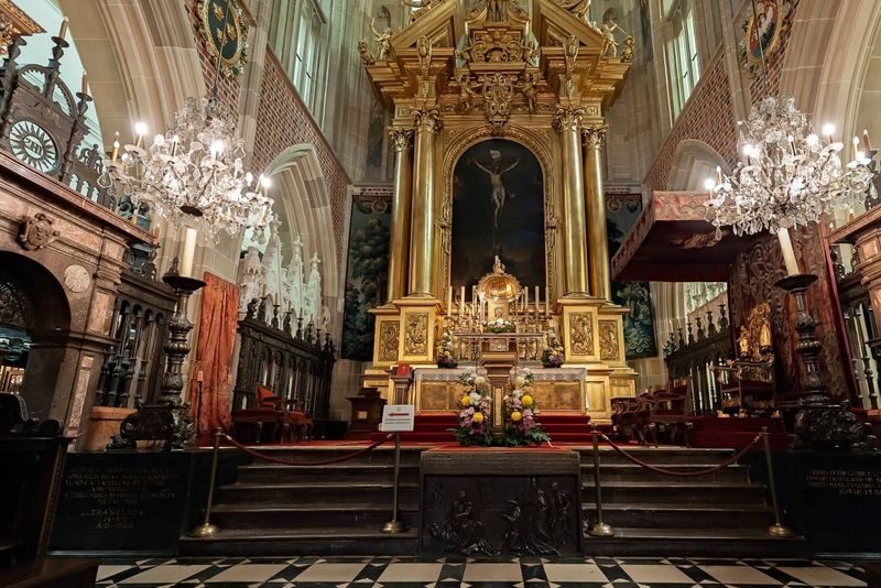 Wawel Castle and Cathedral Tour in Krakow - Begin at St. Mary Magdalene Square