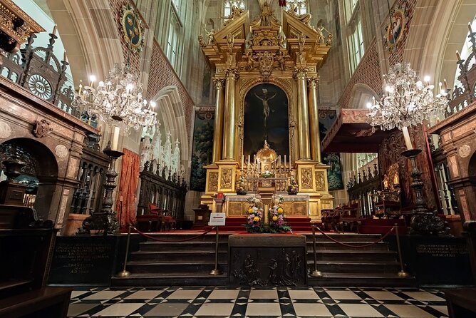 Wawel Cathedral, Old Town and St. Marys Basilica Guided Tour - Tour Highlights