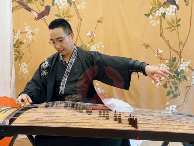 Wear Hanfu and play guzheng - Who Will Love This Experience?