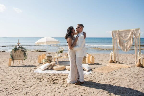 Wedding Anniversary Luxury Picnic in the Athenian Riviera - Host Interaction