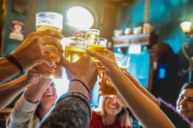 Weekend Hamburg: Night Pub Crawl Through the Reeperbahn - Dress Code and Requirements