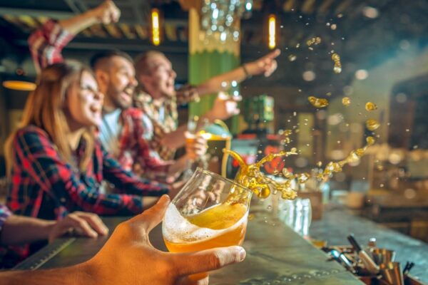 Weekend Hamburg: Night Pub Crawl Through the Reeperbahn - Tips for an Enjoyable Experience