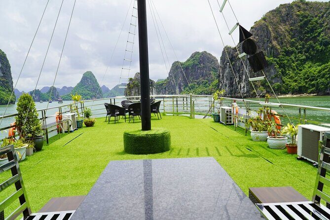 Wego Cruise Halong Bay Standard 1 Day Trip for Budget Travelers - Sung Sot Cave: Nature’s Masterpiece
