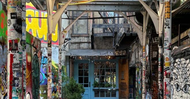 Welcome to New York: A Tour of Taylor Swift Hotspots - Tour Atmosphere and Engagement