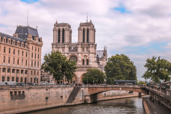 Welcome to Paris: A Self-Guided Audio Tour in English - Accessing the Tour