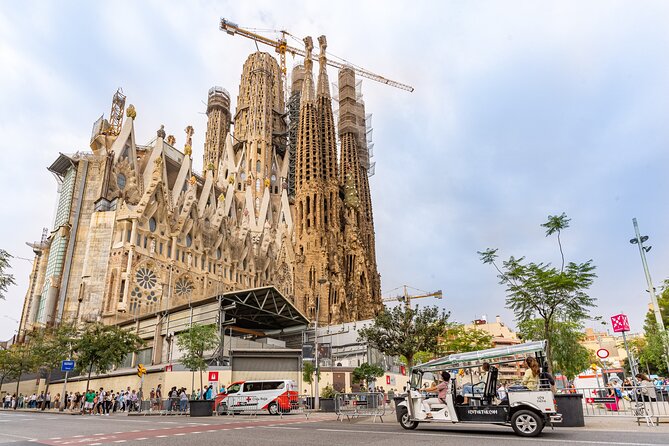 Welcome Tour to Barcelona in Private Eco Tuk Tuk - Tour Details