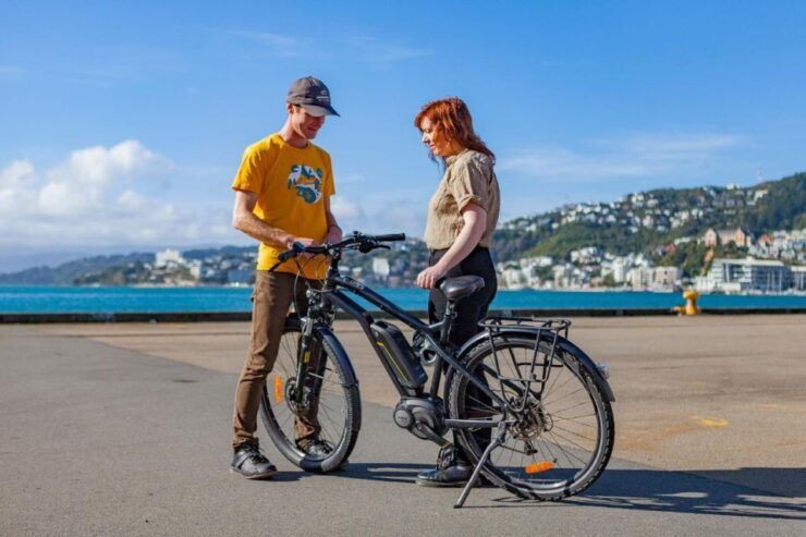 Wellington: 2-Hour Guided Bike Tour - Tour Duration and Language