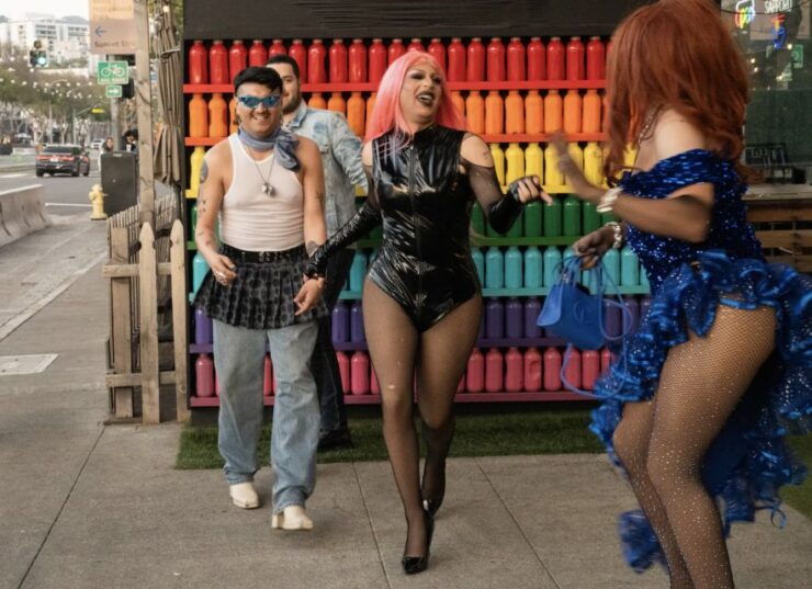 West Hollywood: Fabulous Drag Queen Night Out With Drinks - Experience West Hollywoods Drag Scene