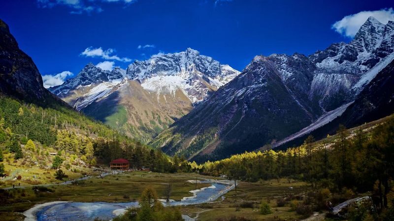 Western Sichuan 4-Day Loop | Dagu Glacier, Jiuzhaigou, Huanglong, Bipenggou - Four days of scenery, with long transfers between