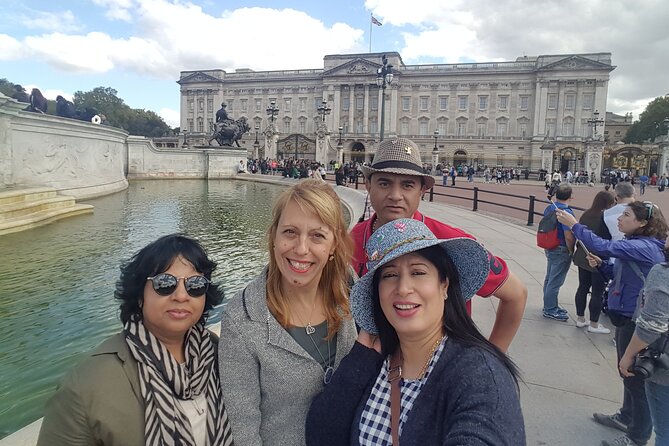 Westminster Abbey Private Tour With a Walk in the Heart of London - Famous Burials and Memorials