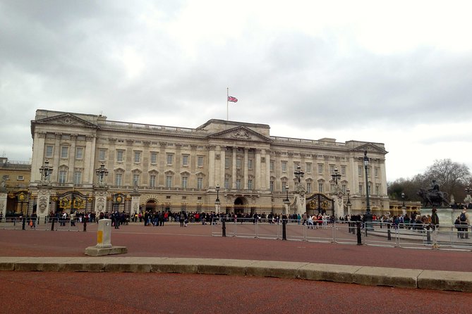 Westminster and Buckingham Private Walking Tour - Duration and Guide Expertise