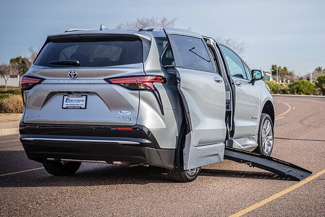 Wheelchair Accessible Airport Transfer Chicago to OHare, Midway - Cost-Effective and Practical for Your Needs