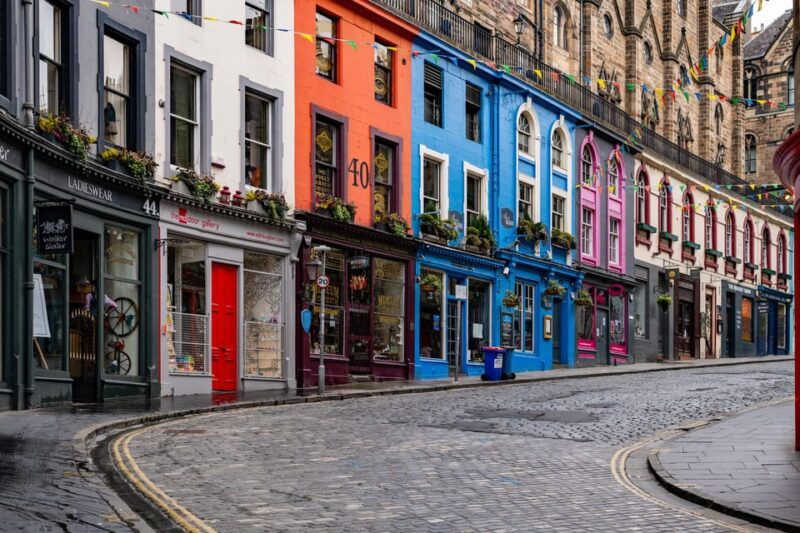 Whiskey Walks: A Spirited Journey Through Edinburgh - Walking Through Edinburgh’s Iconic Royal Mile  