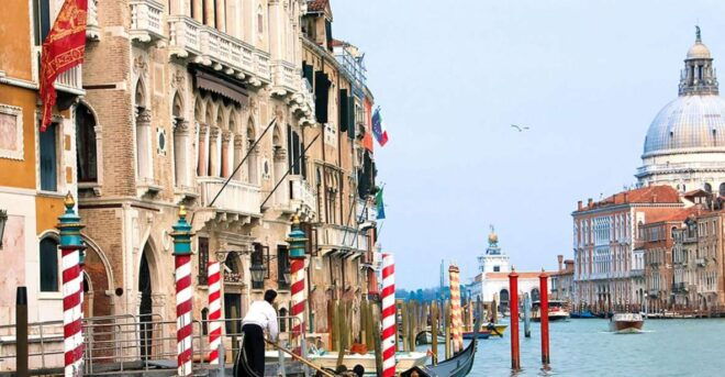 Whispers of Venice: Exclusive Gondola Tour - Experience