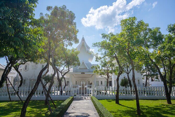 White, Black, Blue Temples & Golden Triangle Tour From Chiang Mai - Who Should Consider This Tour?