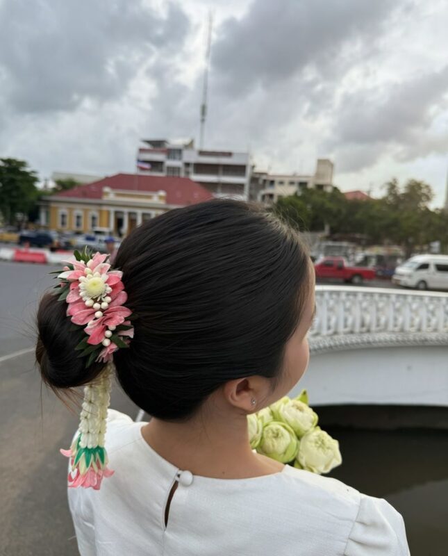White Lotus Thai Garland Workshop at Pak Khlong Talat Flower Market Tour in Bangkok - The cultural context behind the craft