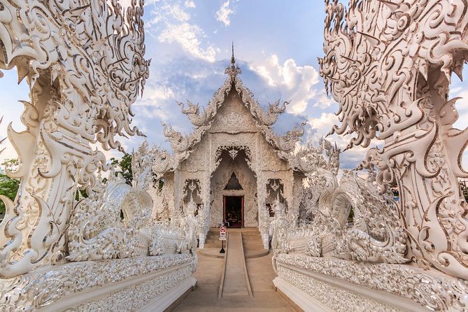White Temple-Black House & Blue Temple Tour From Chiang Mai - Enjoy a Local Fare Lunch