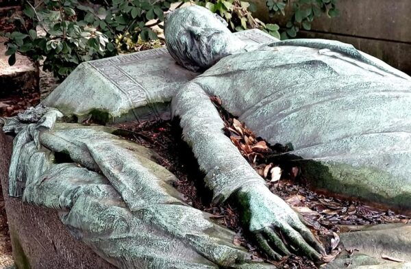 Who Killed Victor ? Escape Game at Père Lachaise Cemetery - Customer Reviews and Ratings