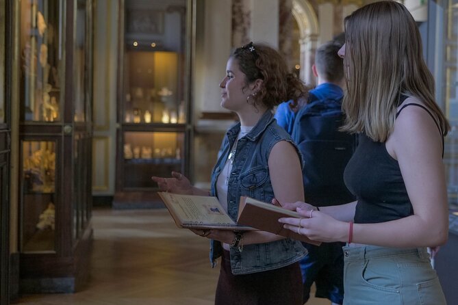 Who Stole the Mona Lisa? Scavenger Hunt in the Louvre Museum - Common Questions