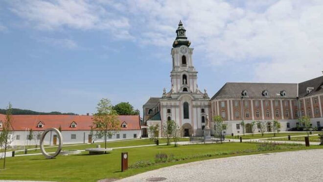 Wilhering Abbey: Discover 875 Years of History! - Accessibility and Visitor Experience