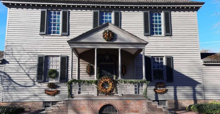 Williamsburg: Christmastime in Virginia Walking Tour - Experience