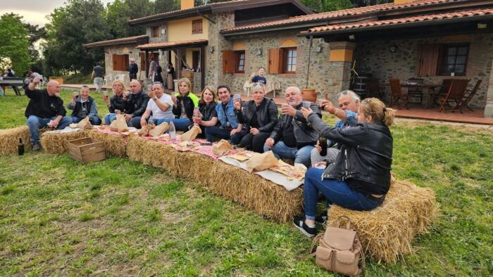 Win near Florence lunch or dinner in a traditional Tuscan farmhouse - FAQ
