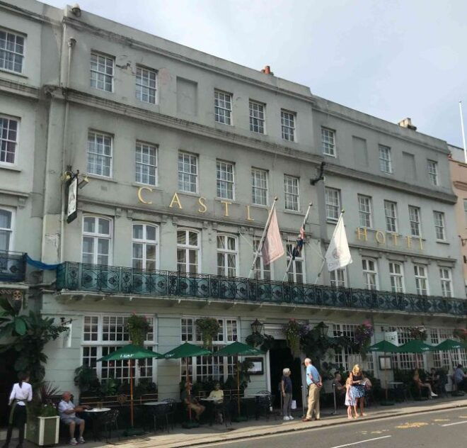 Windsor and Eton's Royal History: A Self-Guided Audio Tour - Selecting Participants and Date