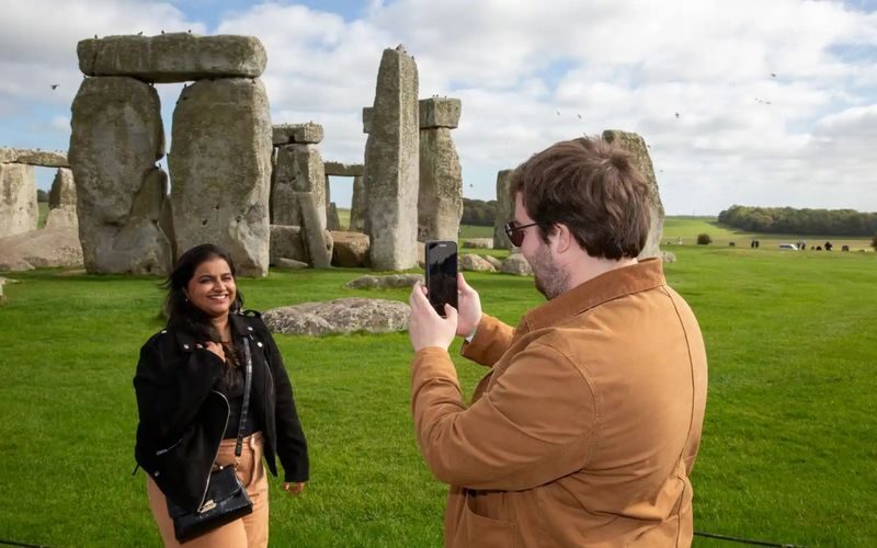 Windsor, Bath & Stonehenge Day Trip from London - Windsor: royal sights, with a calendar caveat