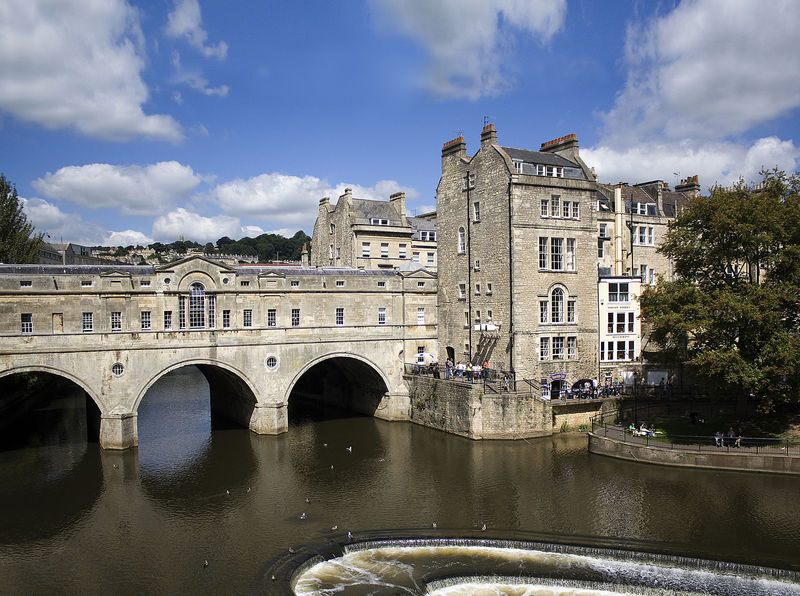 Windsor, Bath & Stonehenge Day Trip from London - Guides and coach travel shape the day