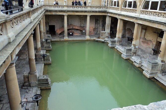 Windsor Castle, Bath and Stonehenge Tour - Lunch Break