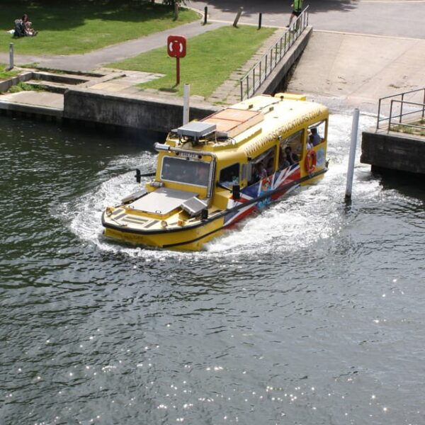 Windsor: Land and Water Amphibious Bus Sightseeing Tour - Suitable for All Ages