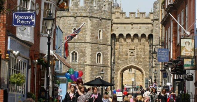 Windsor: Quirky Self-Guided Smartphone Heritage Walks - Visit Well-Known and Unusual Places