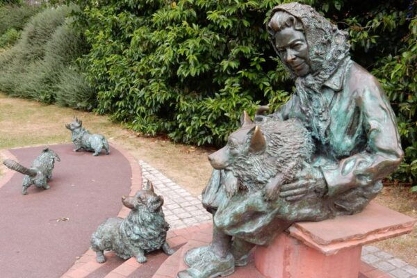 Windsor: Quirky Self-Guided Smartphone Heritage Walks - Discover Hidden Treasures in the City