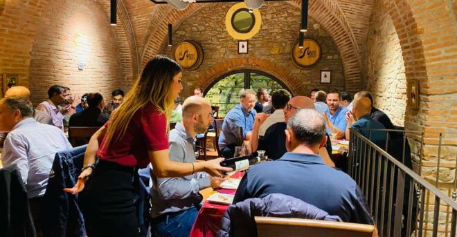 Wine Tasting Experience With Five Types of Tuscan Wine - Learning About Grape Varietals