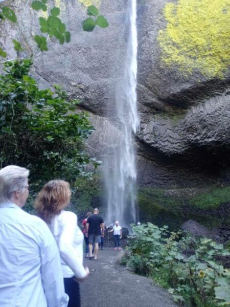 Wine, Waterfalls, and Timberline Tour: A Full Day of Wonder - Majestic Multnomah Falls